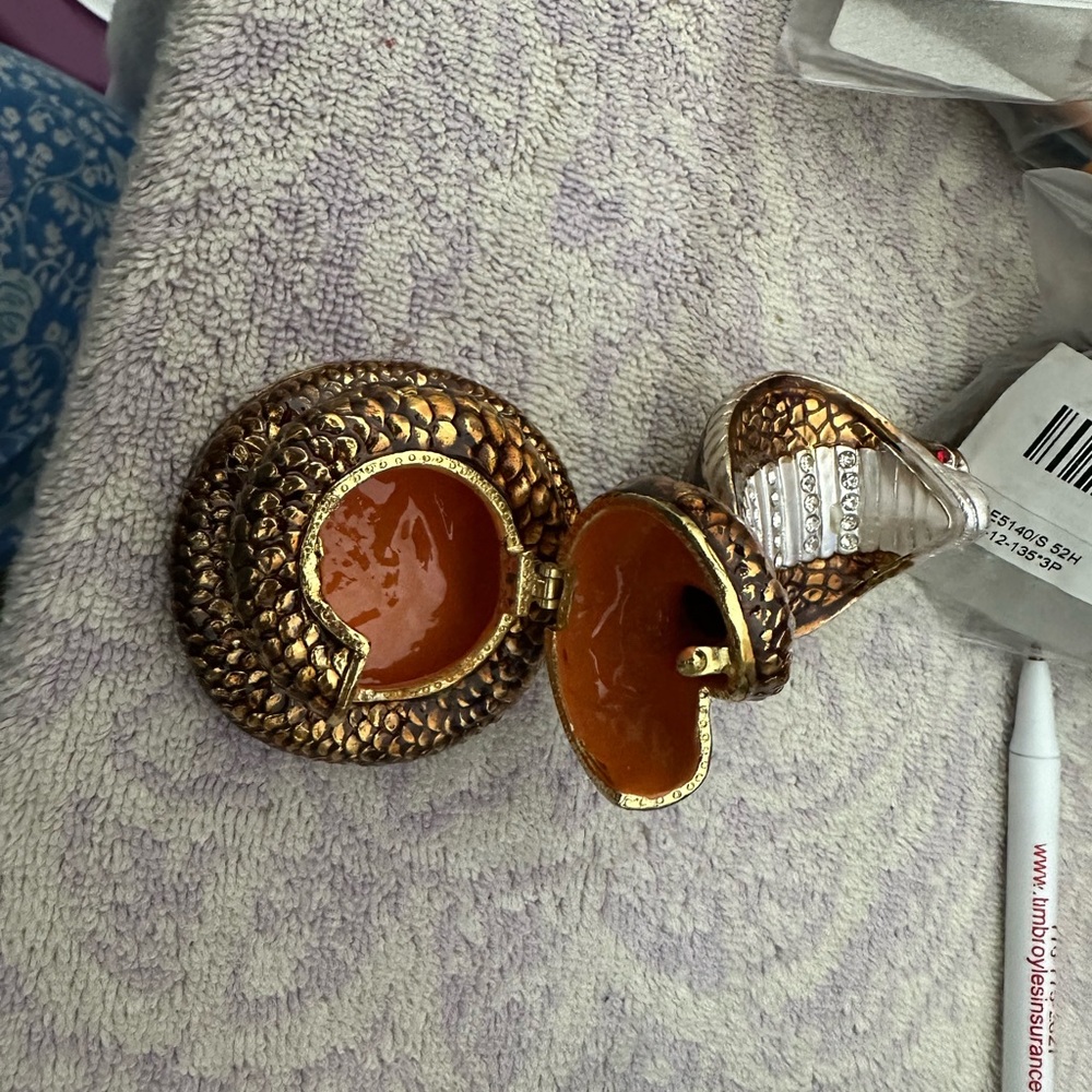 TCHOTCHKE- Elegant Gold and Silver Cobra Hinged Trinket holder-NIB - Picture 2 of 10